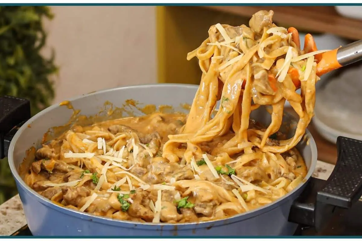 Macarronada com isca de carne: prato completo e fácil para o