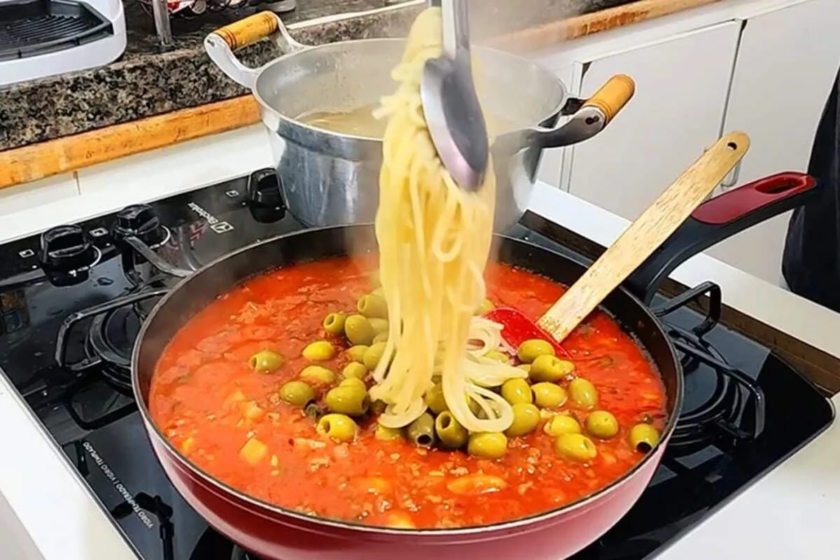 Macarronada com molho de carne moída: receita tradicional qu