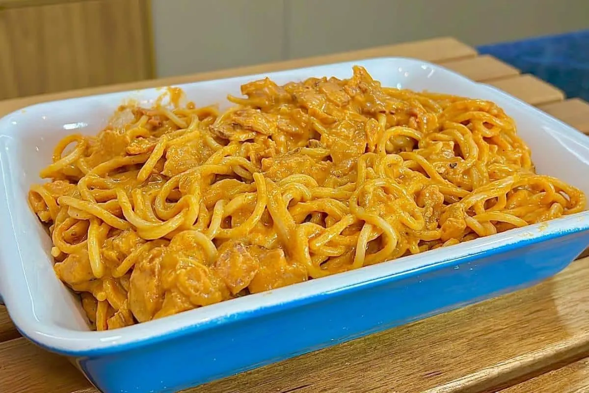 Macarronada cremosa com bacon: um almoço delicioso que você