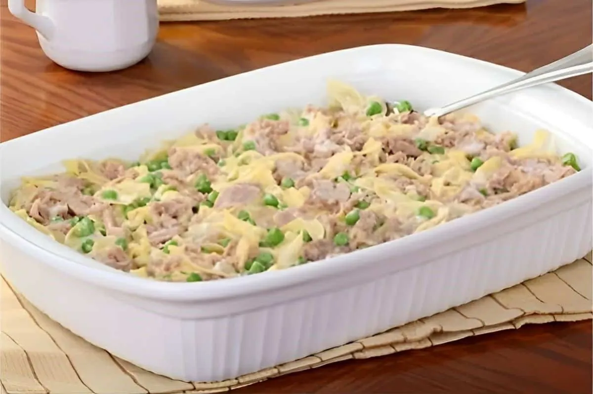 Macarronada diferente: macarrão com atum não dá trabalho par