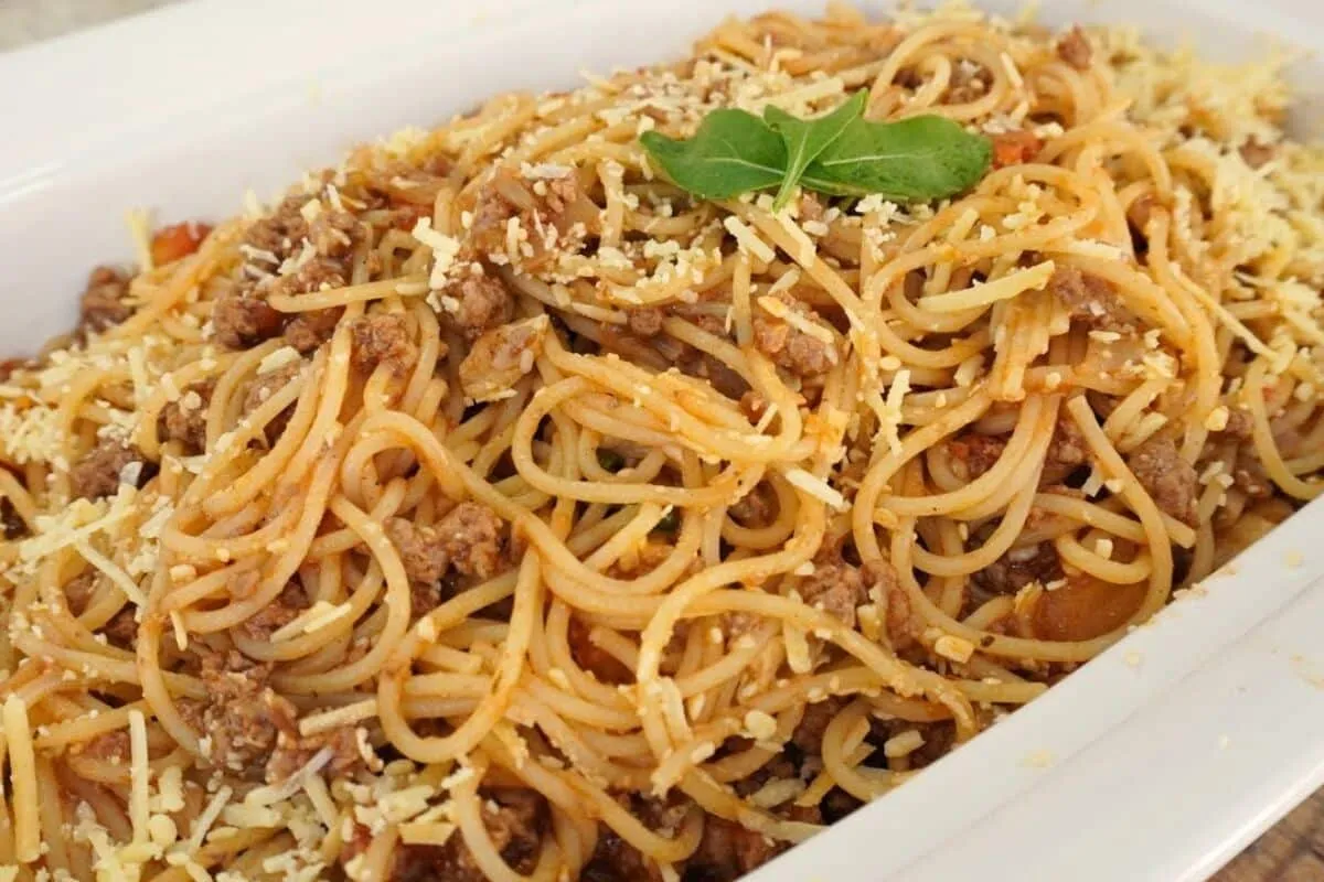 Macarronada simples e fácil: prato que salva qualquer almoço