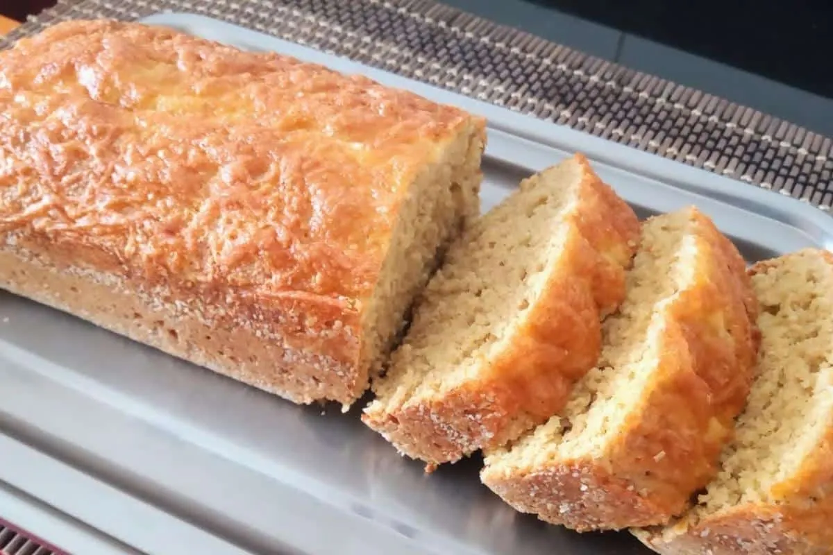 Mácio e mais saudável: Pão de aveia com iogurte para o café