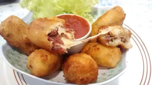 Mandioca Recheada Frita