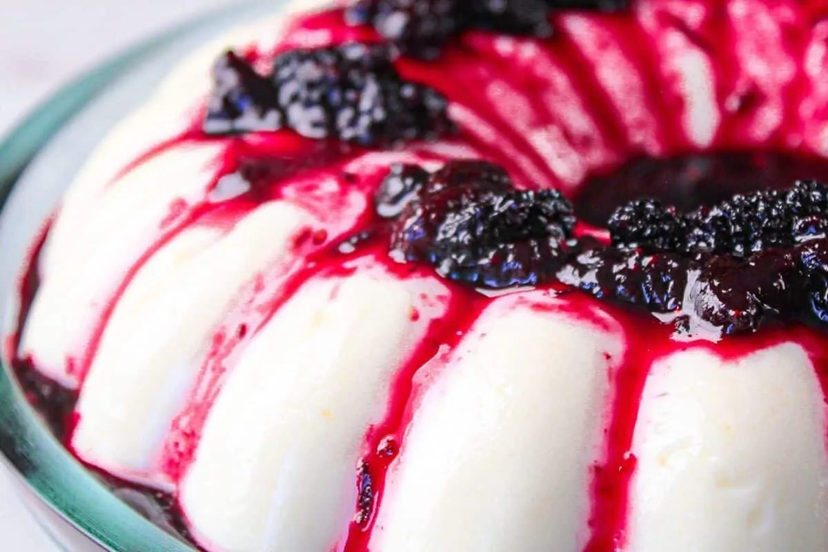 Manjar com frutas vermelhas bem cremoso, sobremesa fácil que