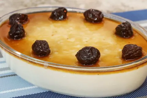 Manjar de coco com ameixa: desmancha na boca e super fácil d