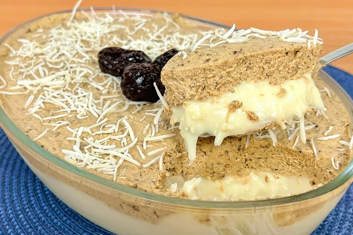 Manjar de coco com ameixa e doce de leite, sobremesa muito e