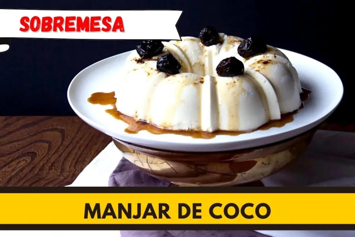 Manjar de coco com calda cremosa de ameixa, uma gostosura pa