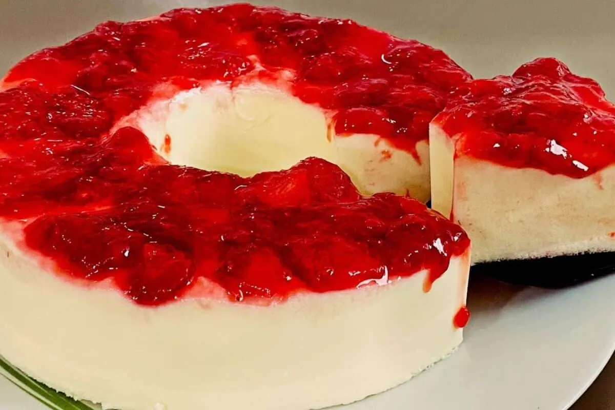 Manjar de ninho com morango: sobremesa cremosa e linda de ve