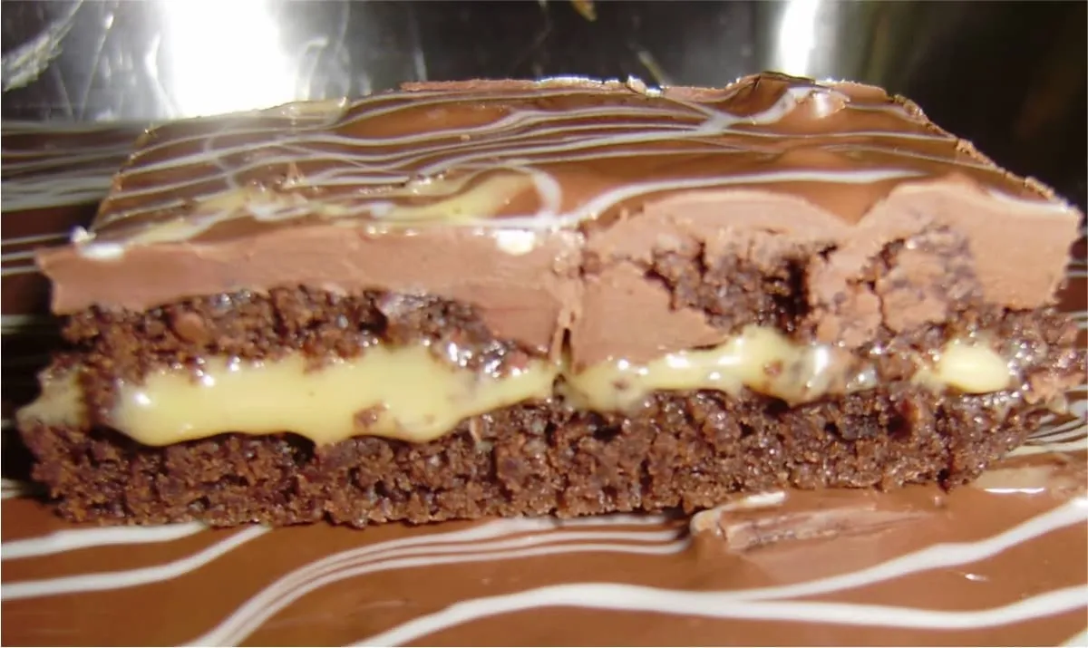 Maravilhoso pão de mel feito todo na assadeira e cortado em