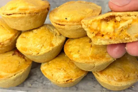 Massa de empadinha que desmancha na boca com recheio cremoso