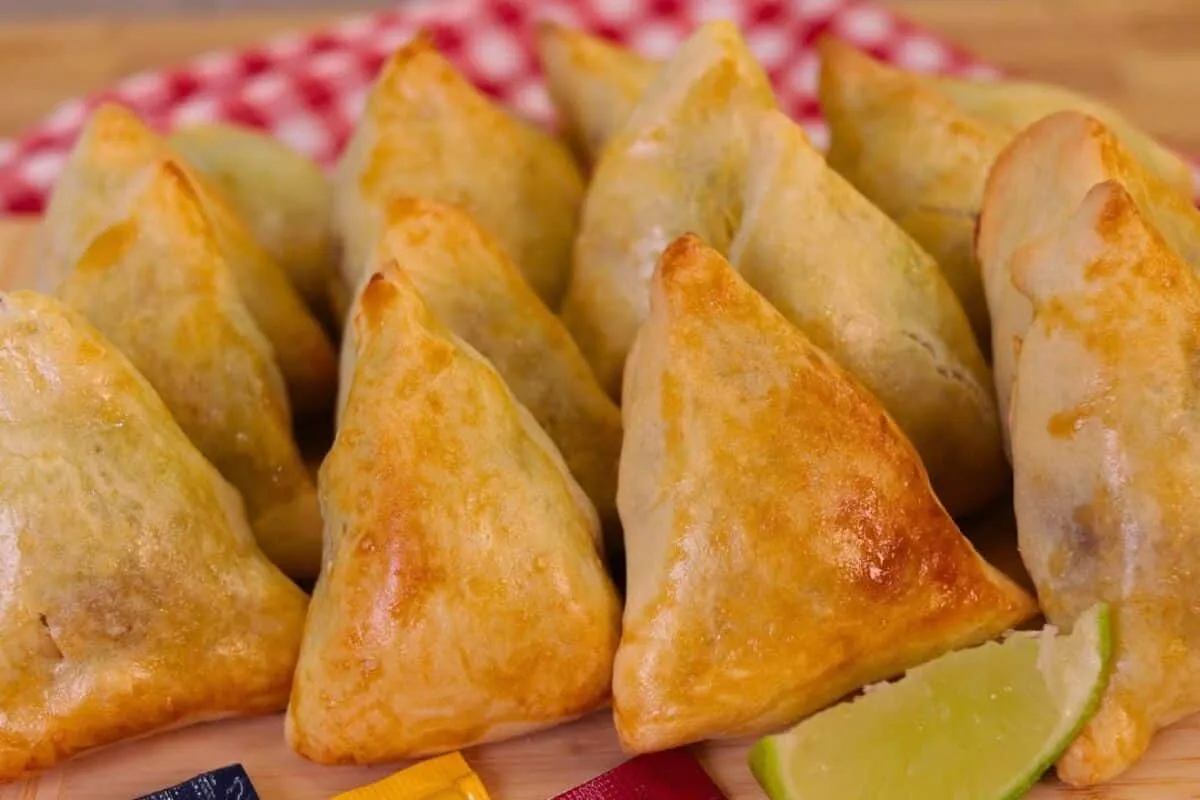 Massa de esfiha sem glúten leve e com recheio suculento, opç