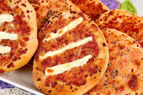 Massa de esfirra: você nunca mais vai querer comprar esfirra