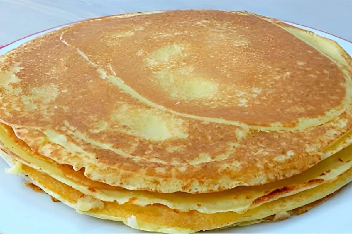 Massa de panqueca simples e deliciosa perfeita para o almoço