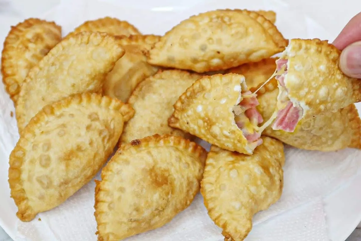 Massa de pastel caseira que fica crocante e sequinha com ape