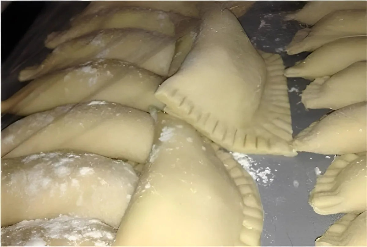 Massa de pastel de feira crocante feita com apenas 4 ingredi