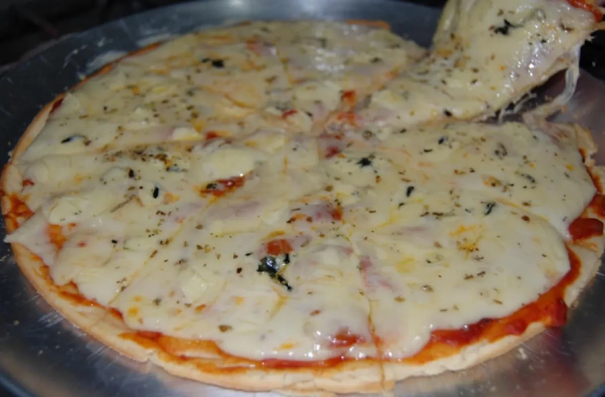 Massa de Pizza Caseira com 3 Ingredientes