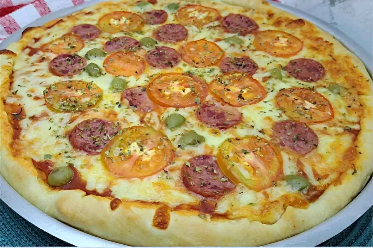 Massa de pizza caseira sem sovar tão prática que até quem nã