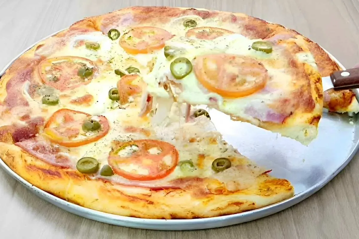 Massa de pizza perfeita que não precisa pré-assar é só coloc