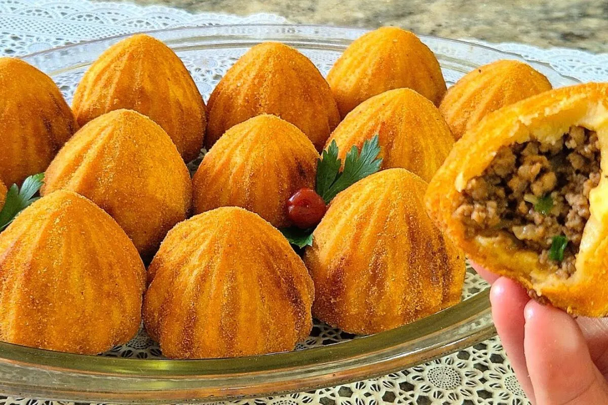 Massa de salgado frito perfeita com recheio simples e sabor incrível