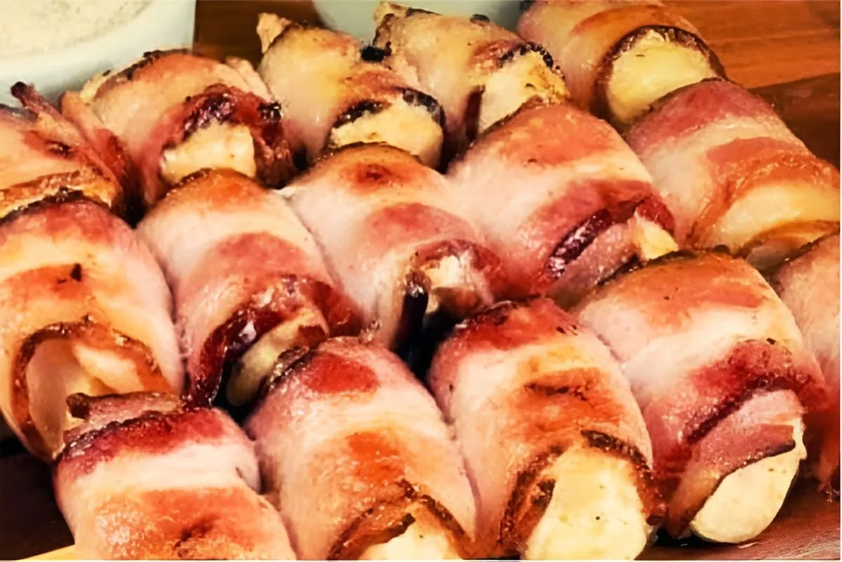 Medalhão de frango com bacon o peito de frango fica muito ma