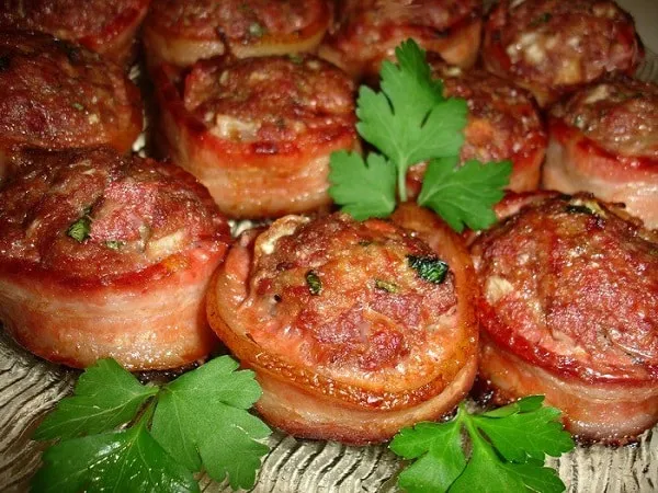Medalhões de Carne Moída com Bacon