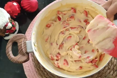 Merengue de morango com leite Ninho super fácil e rápido, um