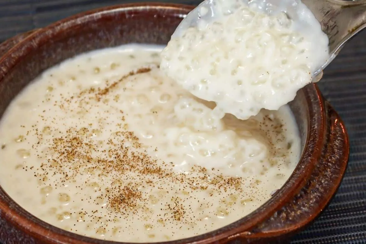 Mingau de tapioca com coco bem cremoso e quentinho feito de