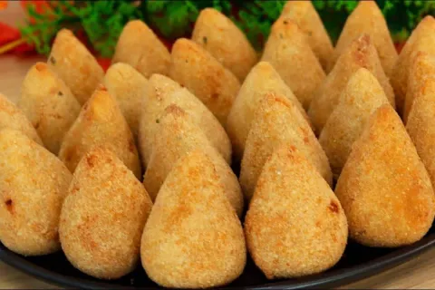 Mini coxinha sequinha com recheio delicioso para você servir