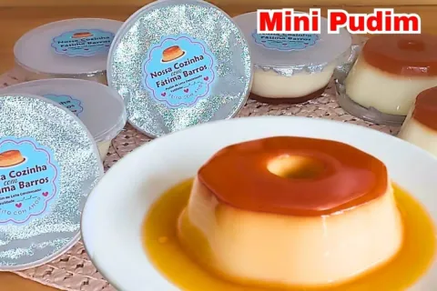 Mini pudim de leite condensado feito com embalagem profissio