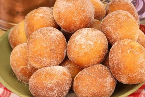 Mini sonho recheado fofinho e irresistível: fica uma delícia