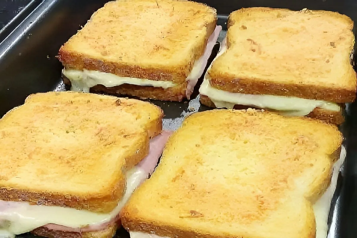 Misto quente de forno um lanche delicioso assado e que todo