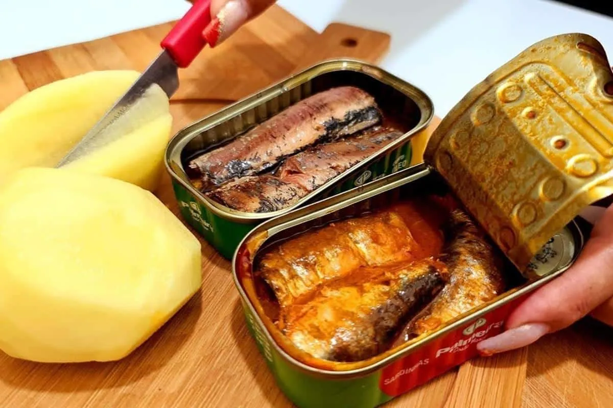 Misture sardinha com batata e faça um almoço delicioso para