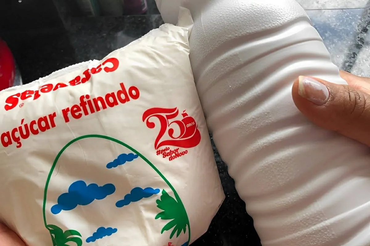 Misturei água sanitária com açúcar e fiz um poderoso limpado