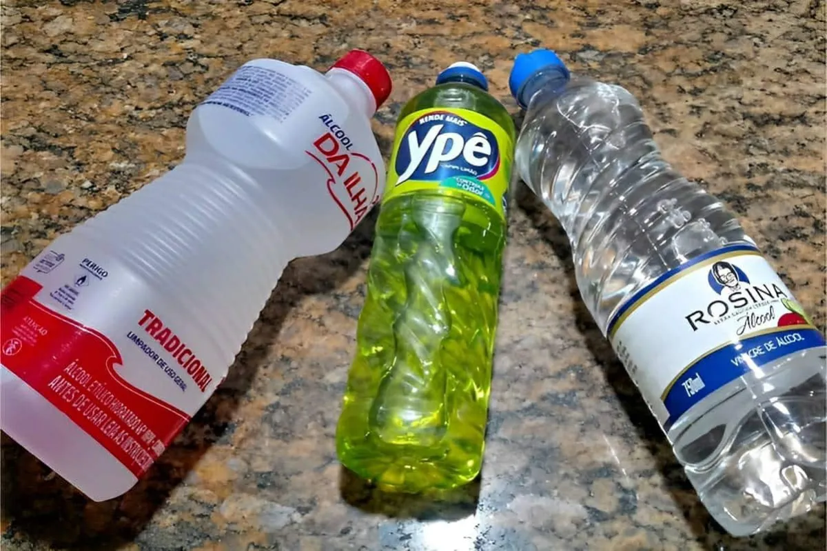 Misturei álcool detergente e vinagre e fiz um poderoso limpa