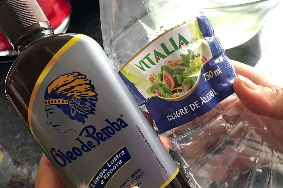 Misturei alguns produtos do armário e fiz um  limpador casei