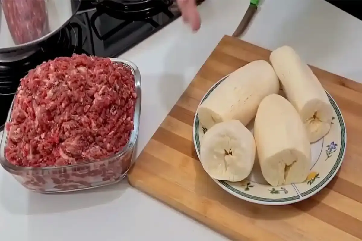 Misturei carne moída com mandioca e fiz um almoço prático e