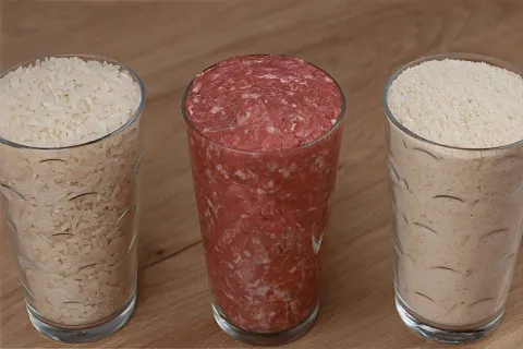 Misturei esses ingredientes e fiz bolinho de carne frito uma