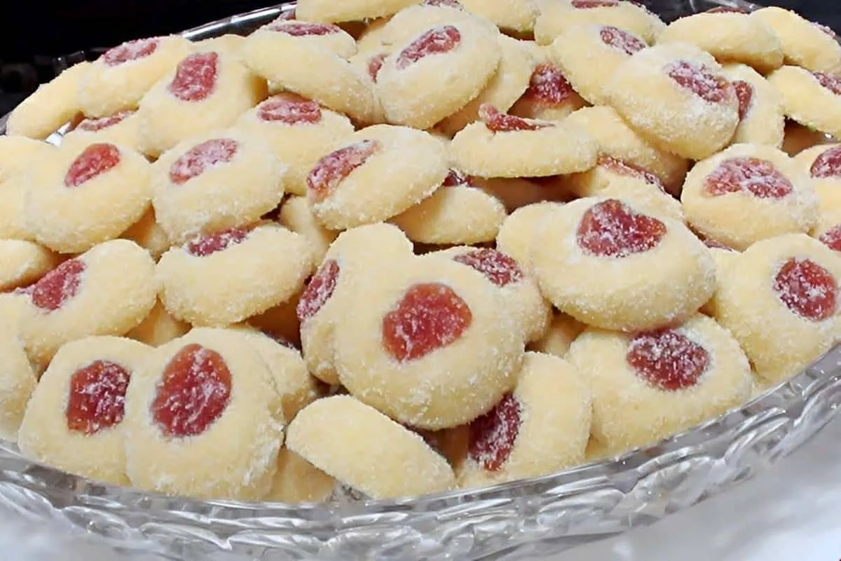 Misturei farinha manteiga e açúcar e fiz um delicioso biscoi