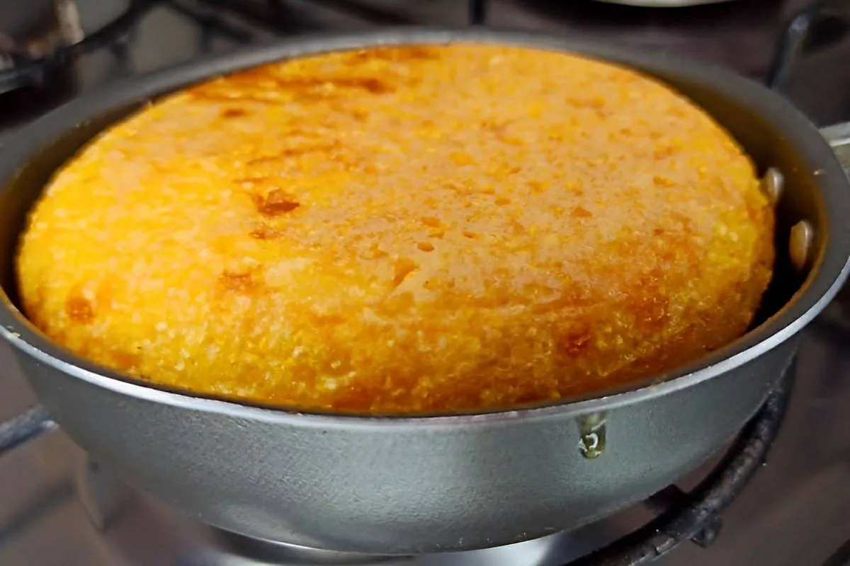 Misturei flocão de milho com um ovo e fiz um delicioso pão d
