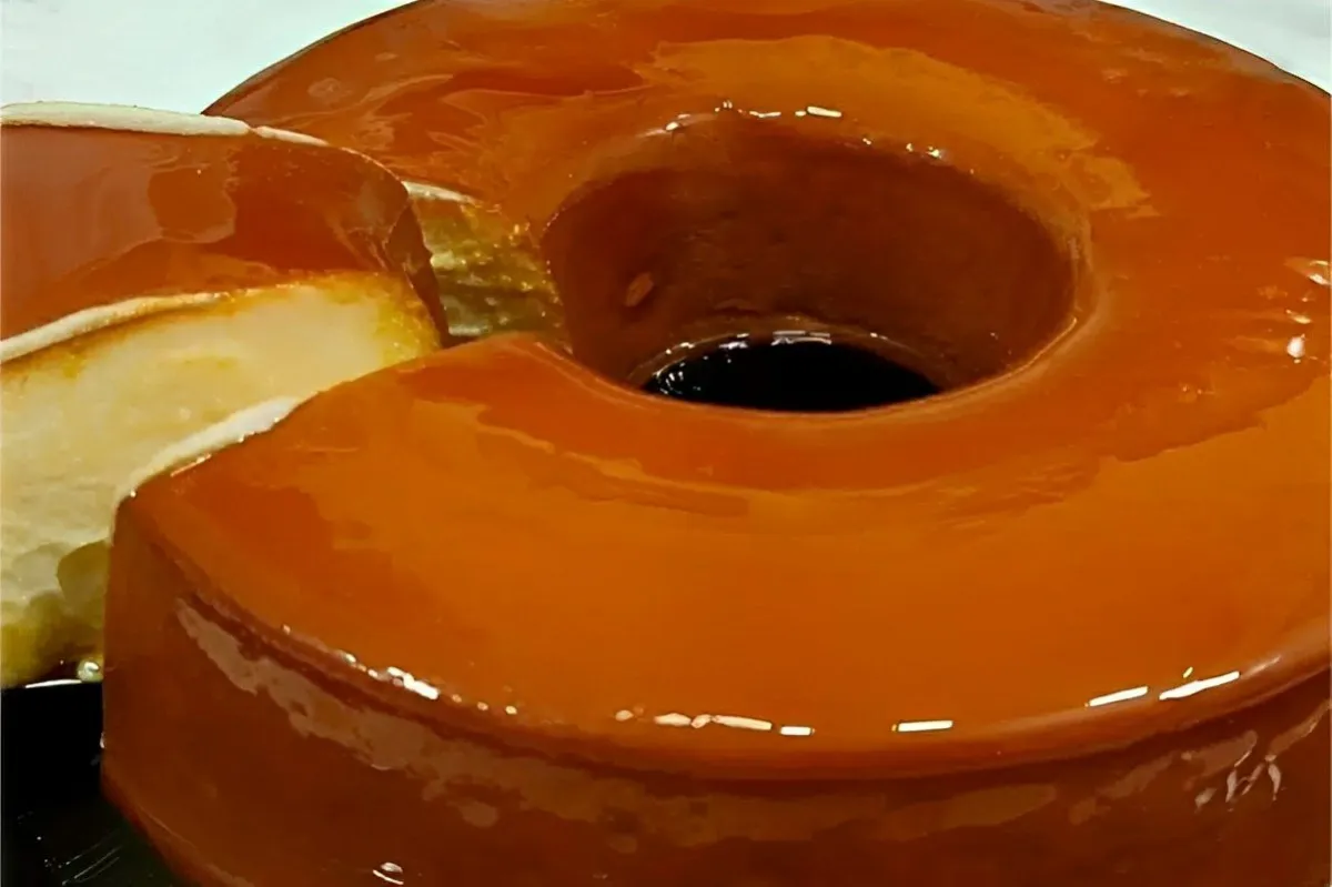 Misturei leite condensado e iogurte natural e fiz um pudim d