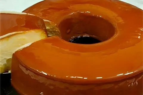 Misturei leite condensado e iogurte natural e fiz um pudim d