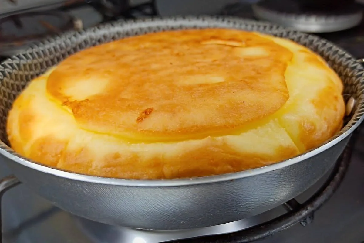 Misturei maisena com 1 ovo e fiz um pão de frigideira incrív