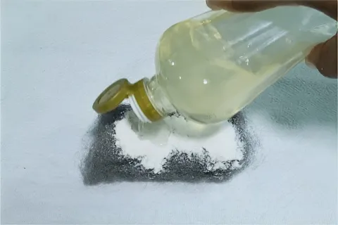 Misturei sal com vinagre e fiz uma misturinha mágica para li