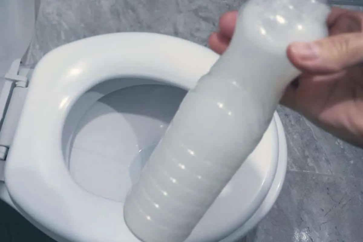 Misturinha caseira para limpar banheiro: fica cheiroso e lim