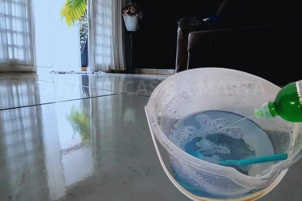 Misturinha limpa piso caseira poderosa e barata: deixa o chã