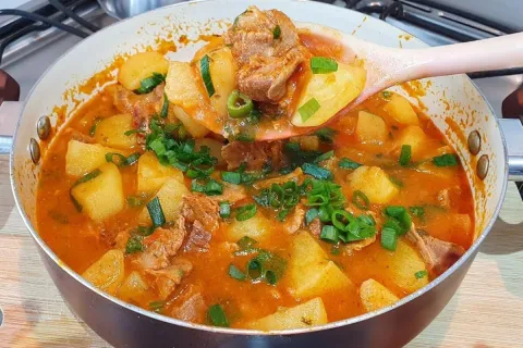 Moela de frango com batatas na pressão, super macia e com um