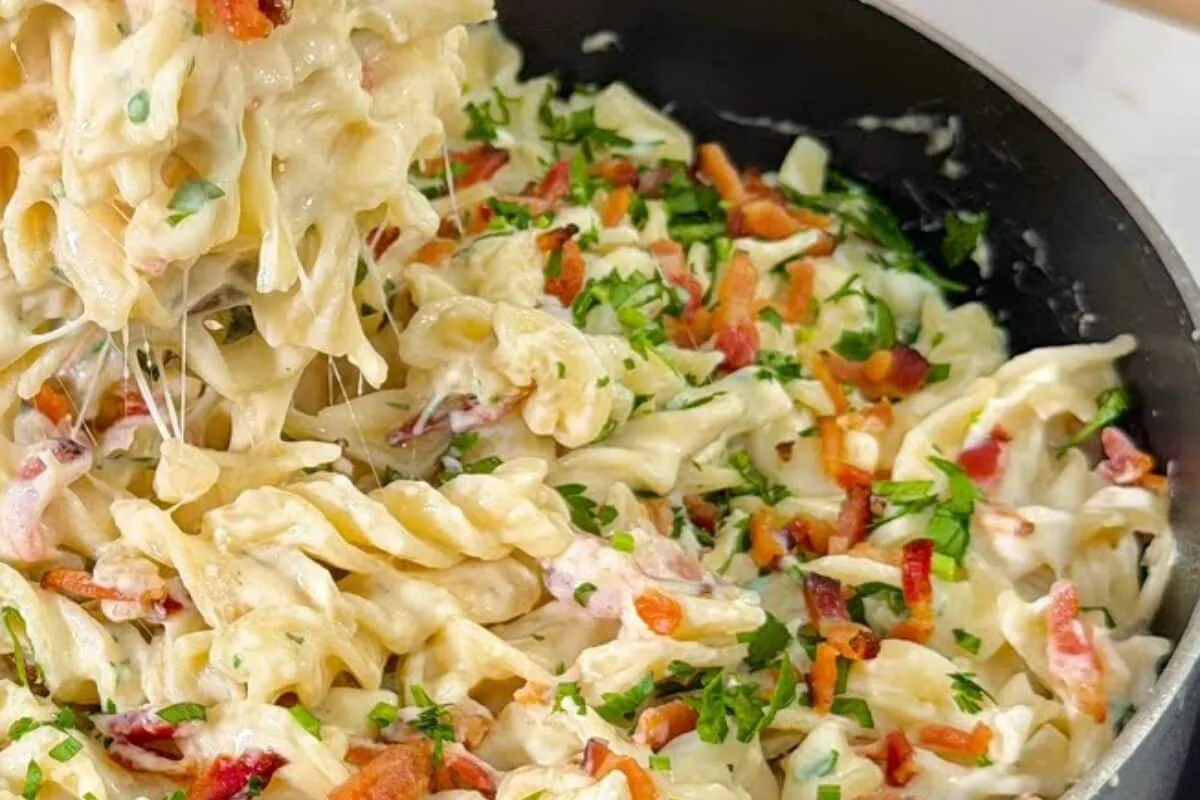 Molho branco de queijo delicioso e encorpado, para deixar a