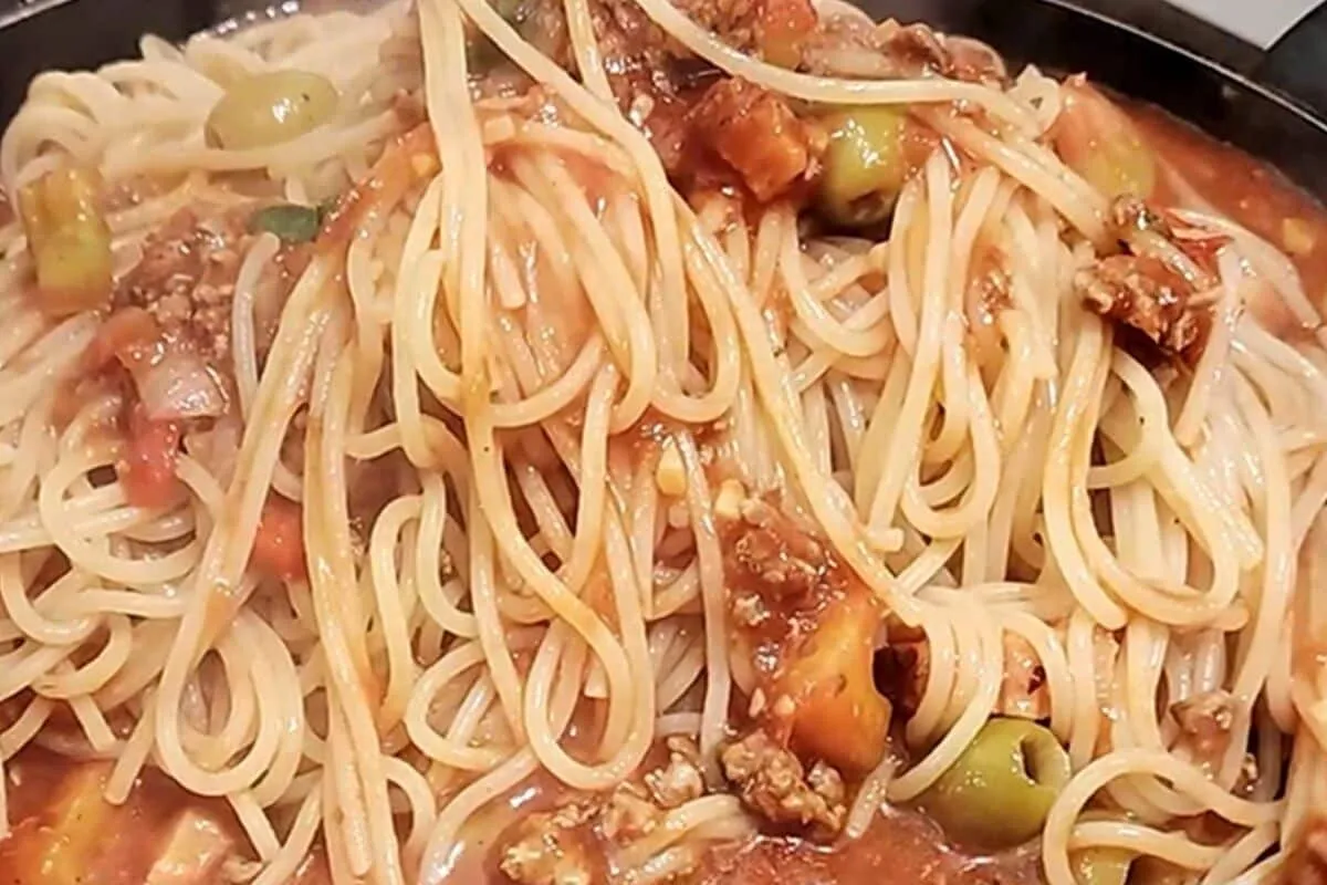 Molho de macarronada encorpado e bem temperado, fácil de faz