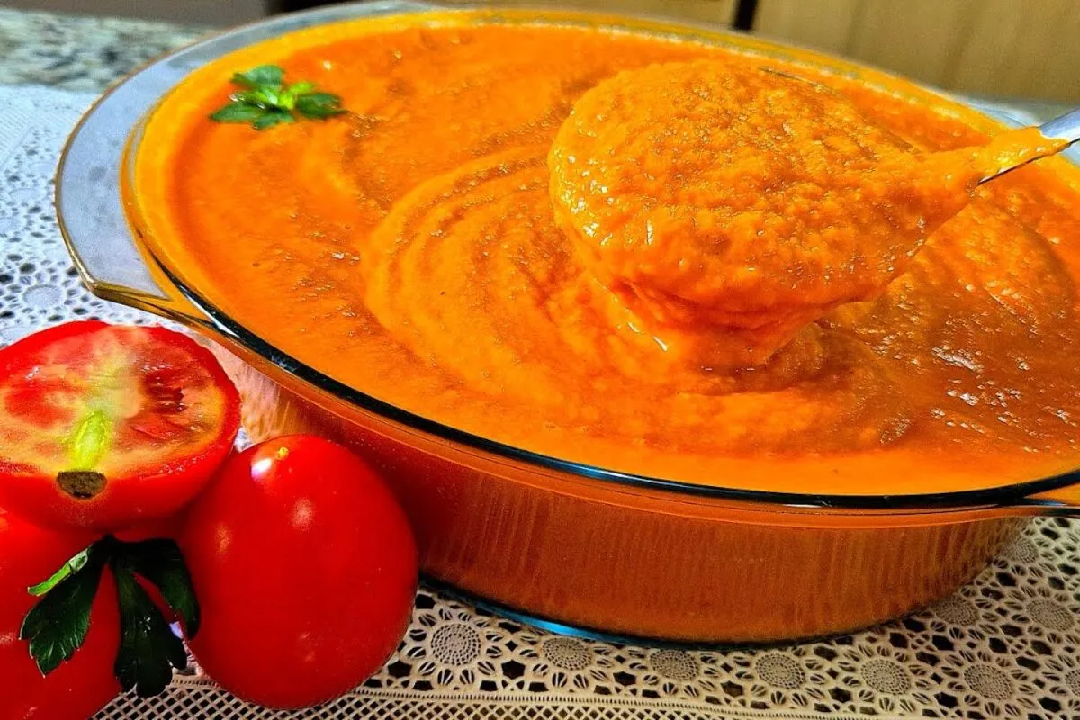 Molho de tomate caseiro encorpado e saboroso, para usar nas