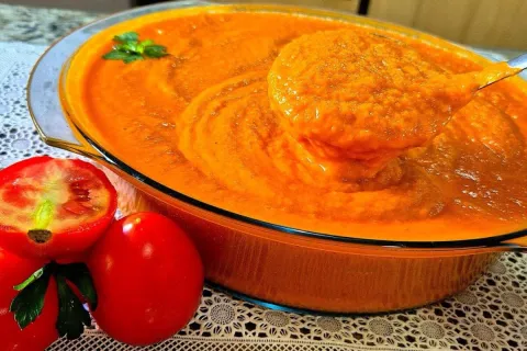 Molho de tomate caseiro encorpado e saboroso, para usar nas 